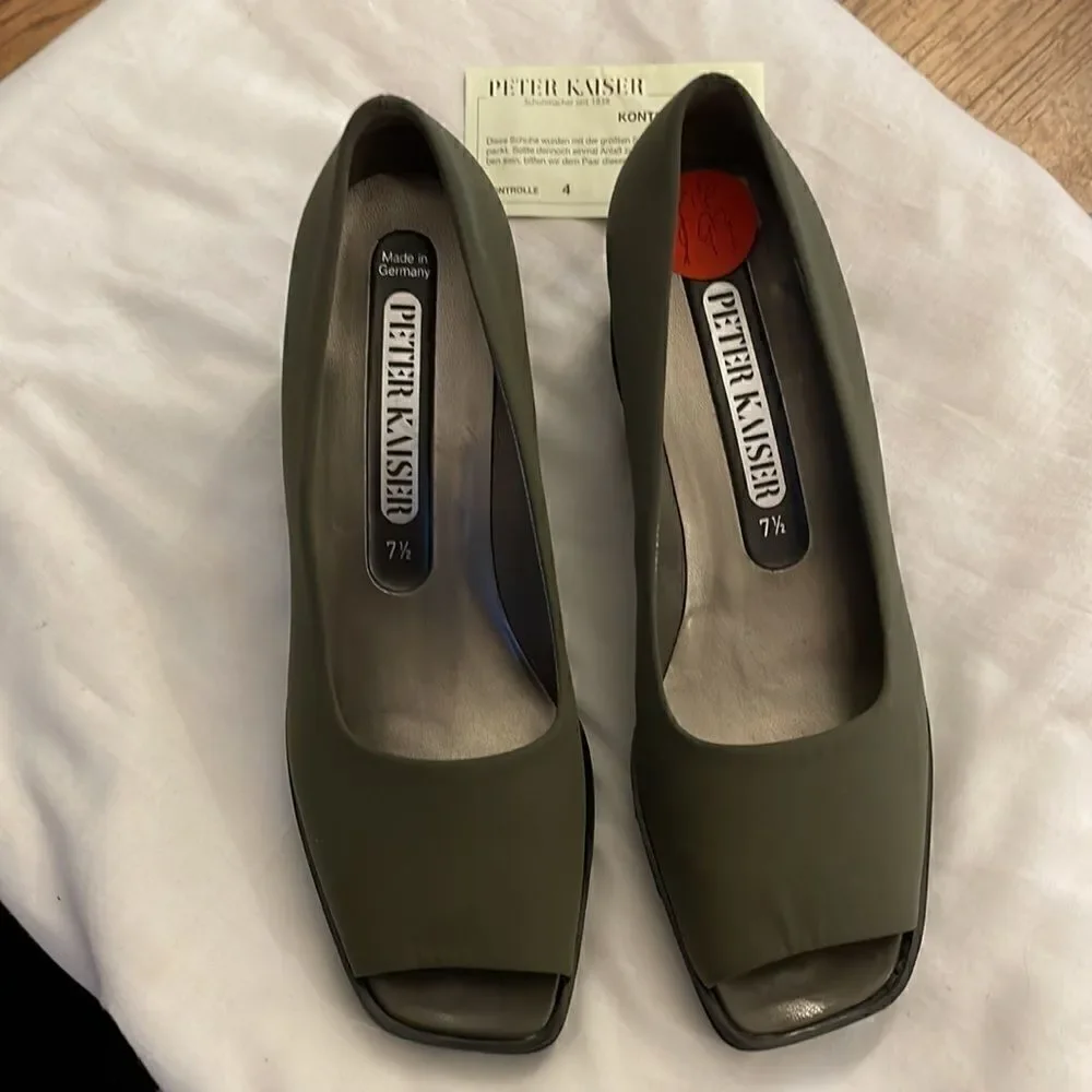 PETER KAISER OLIVE GREEN AND BLACK WEDGE OPEN TOE SHOES.  NEW